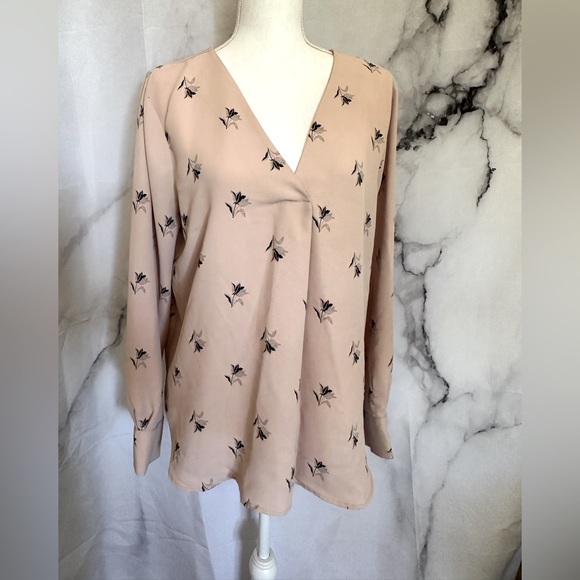 Ann Taylor, V-neck blouse - Picture 1 of 5